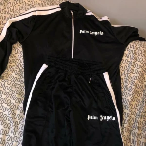 Palm Angels  - Använda Palm angels till salu använda ett par gånger men de är i ny skick 