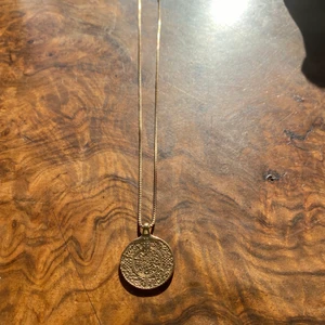 Halsband  - Betala bara för frakt. Väger om du är intresserad.