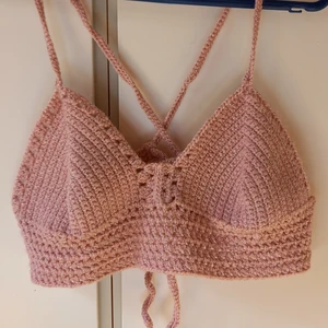 Virkad topp - Virkad topp, funkar super som bikinitopp. Virkad efter M men funkar på större storlekar med 😊