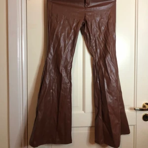 Snygga skinn byxor från shein  - Snygga bruna skinn byxor 