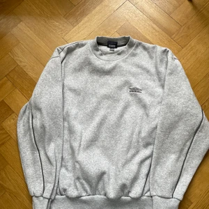 Vintage umbro sweetshirt - Säljer en vintage sweetshirt från umbro storlek Medium.