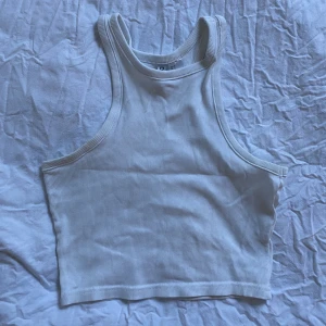 Linne - Basic croppat linne från hm. Bra skick:)