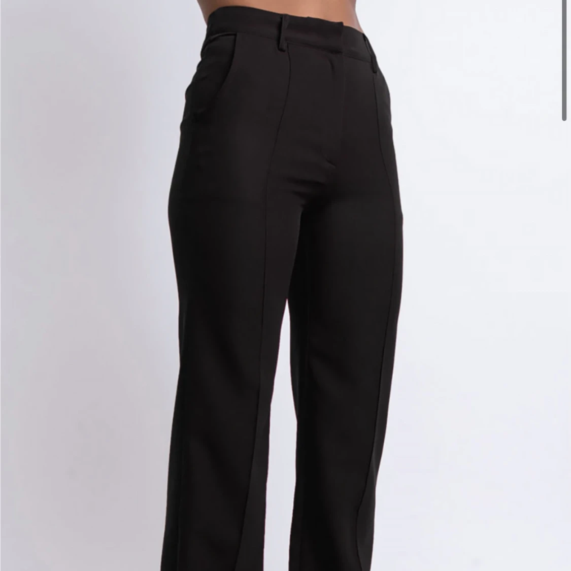 Högmidjade Kostymbyxor Med Stråveck - Sally