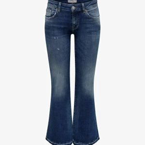 ONLY Jeans - Så snygga och detaljerade jeans från ONLY. Knappt använda och är som nya! 