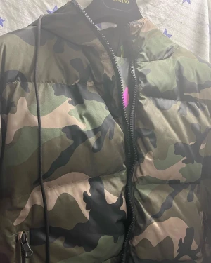 Valatinio coat  - Brad new to small 