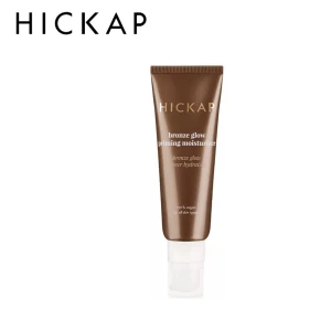 Hickap bronze glow priming moisturizer - Säljer min bronze glow priming moisturizer från hickap. En produkt som ger en solkysst, glowig och brun/tan-look. Produkten är endast testad. Säljer då min hud är alldeles för torr för produkten💖 Ordinarie pris 299kr! 