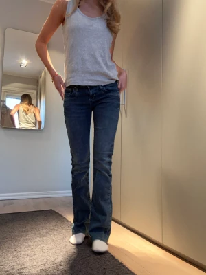 LTB jeans - Lågmidjade LTB jeans i storlek 28/32! Har vanligtvis storlek 36 och de passar mig!🤘🏼🖤 skriv privat för mer info! Budgivning fram tills onsdag eller köp direkt för 550❤️‍🔥 frakt tillkommer!