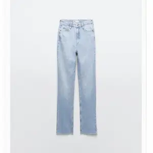 Ett par ljusa jeans från zara i fint skick. Dom är aldrig använda eftersom dom är för stora för mig