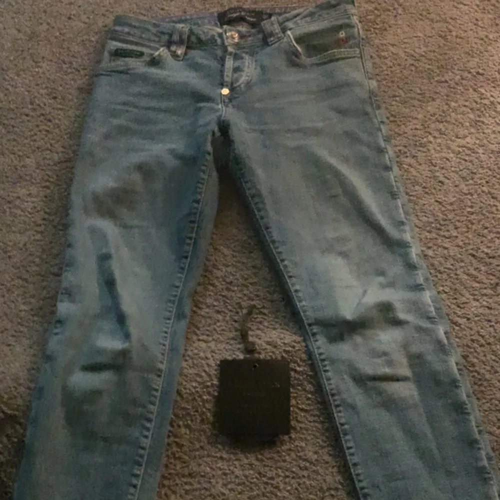 Phillip plein jeans strl 29 äkta använda ksk 5 gånger tag o allt ingår . Jeans & Byxor.