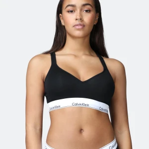 Calvin Klein bh - Säljer en svart Calvin Klein bh i storlek xs väldigt liten i storleken runt ! Ungefär 75A! Den är andvänd skick men tvättas innan den säljs! 