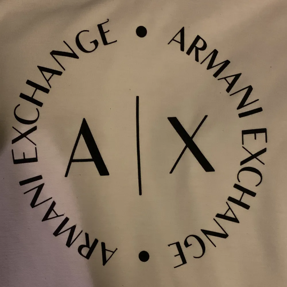 Säljer denna Armani sweatshirt i strl M då den inte används. Hoodies.