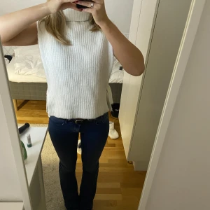 Stickad väst - Jätteskön stickad väst❤️öppen på sidorna💗