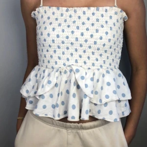 Populär topp Zara - Jättetrendig topp från Zara som inte går att köpa någonstans längre!💓