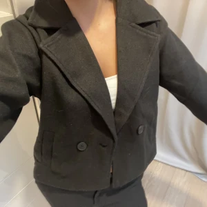 Kort kappa - Jättefin oanvänd kappa/jacka i storlek M💕