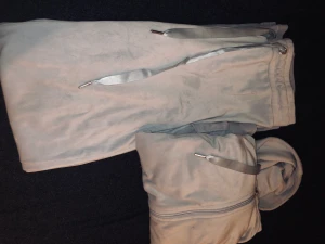 Så skönt och fint sett - Byxorna är storlek s och tröjan är i storlek M då jag inte hittade s 