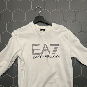 Ea7 Sweatshirt - Bra skick, strl M. (Billigare vid snabbare affär) Nypris 800kr