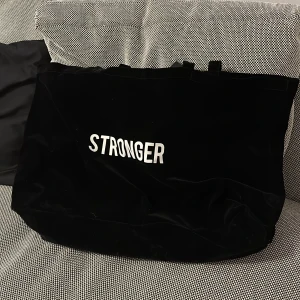 Väska - Träningsväska från stronger❤️‍🔥