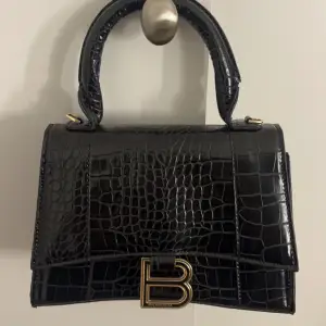 Balenciaga väska svart 