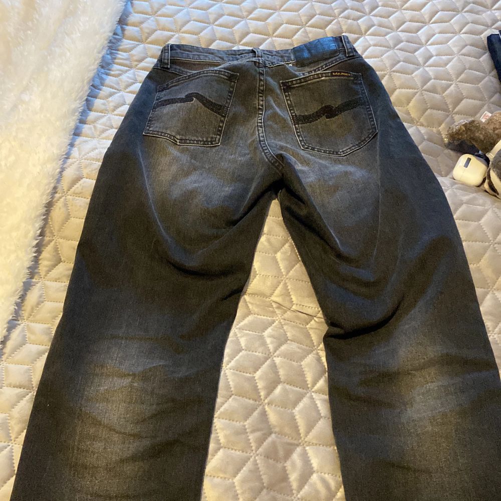 Svart Mid/låg midjade jeans | Plick Second Hand