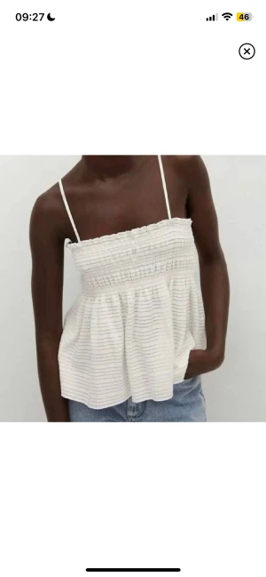 Linne från Mango - Klassiskt linne från Mango, ALDRIG ANVÄNT, endast testat. 66 kr frakt tillkommer🤍Passar även S!