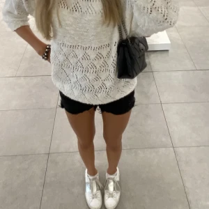 Levis shorts - Säljer dessa superfina lågmidjade Levis shortsen då de tyvärr inte passar längre💕 så snygg passform!