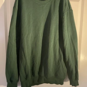Grön sweatshirt  - Storlek M
