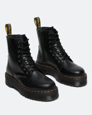 jadon docs - säljer mina jadon dr martens, använda men i väldigt bra skick. Pris kan diskuteras
