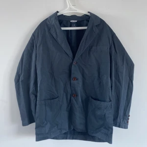 CP Company Oversize Blazer - En riktigt snygg och trendig CP Company blazer/jacka i riktigt fint skick. Skulle säga att den passar som en Large. Skicka gärna ett DM för fler bilder eller om du har någon fråga. Mvh ET Vintage 🤍❤️