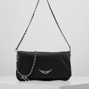 Zadig Voltaire väska - Säljer nu denna sjukt snygga Zadig Voltaire väskan då den inte kommer till användning så mycket som den borde. Väskan är i den större modellen!🌟💘💥