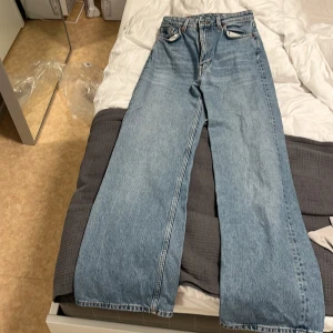 Monki Jeans stl 26 - Begagnade i gott skick Storlek 26