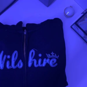 Zip up hoodie - Zip up hoddie. Text på framsidan: wilohire Tex på baksidan: day dreams are free