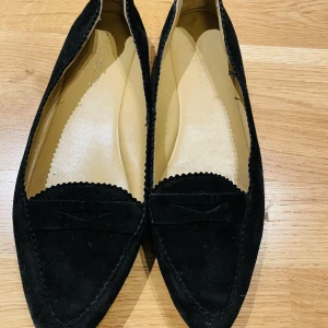 Black ballerinas  - Very comfortable true to size. Worn only a few times 
