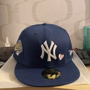 New York Yankee 59fifty - Storlek 8 (63 cm). Till den med större huvud. Helt ny keps säljer för att den är för stor