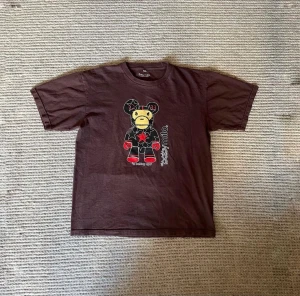 baby milo av bape - fetaste milo tröjan, står xl men skulle säga L/M. köpt på stöld vintage (seams). bra kondition lite fade på tryck o så