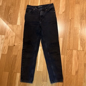 Mom jeans - Zara. Used few times. In perfect condition