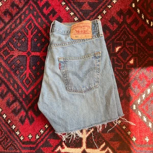 Levis jeans shorts - Jätte kattiga Levis shorts, lite längre modell & låg/midi midja 😍
