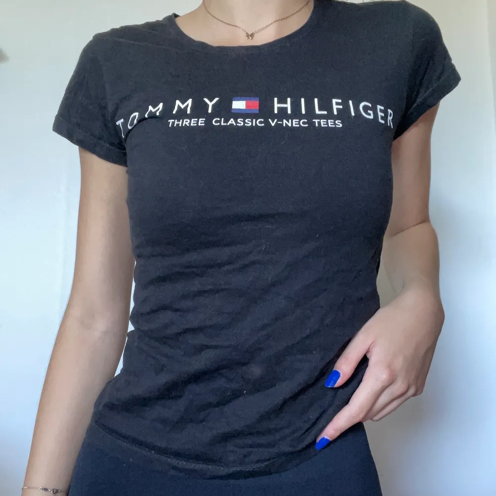 Tommy Hilfiger Classic tee i lite vintage stil. Storlek: XS. T-shirts.