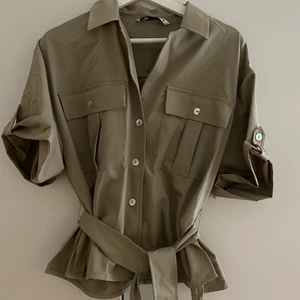 Zara topp - Zara tröja, använd en gång men inte min stil! 