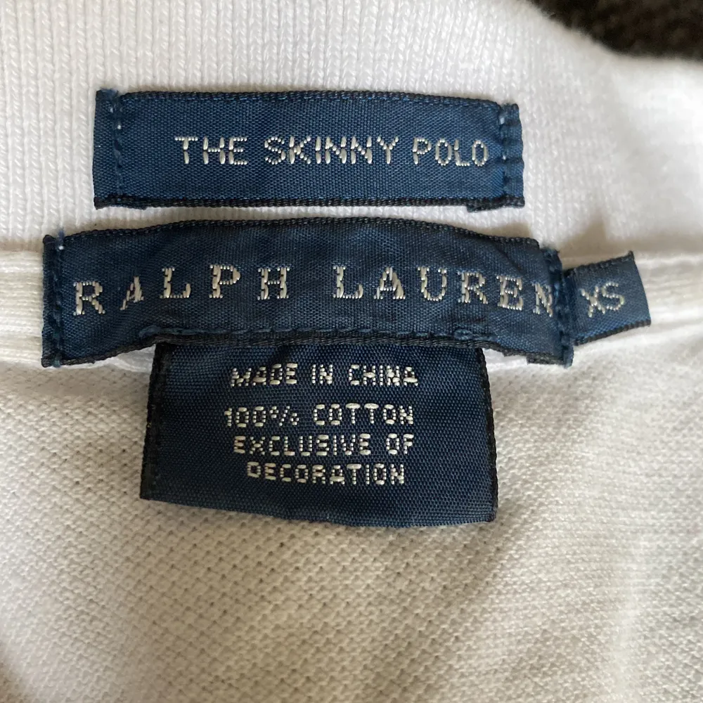 Säljer nu min randiga Ralph Louvren piké tröja. Köpt för 630kr. Nyskick! . T-shirts.
