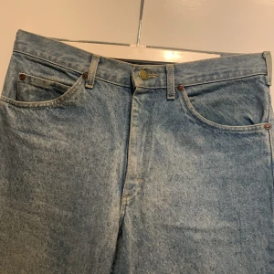 Lee Jeans rak modell S/M - Lee jeans rak modell passar som S/M