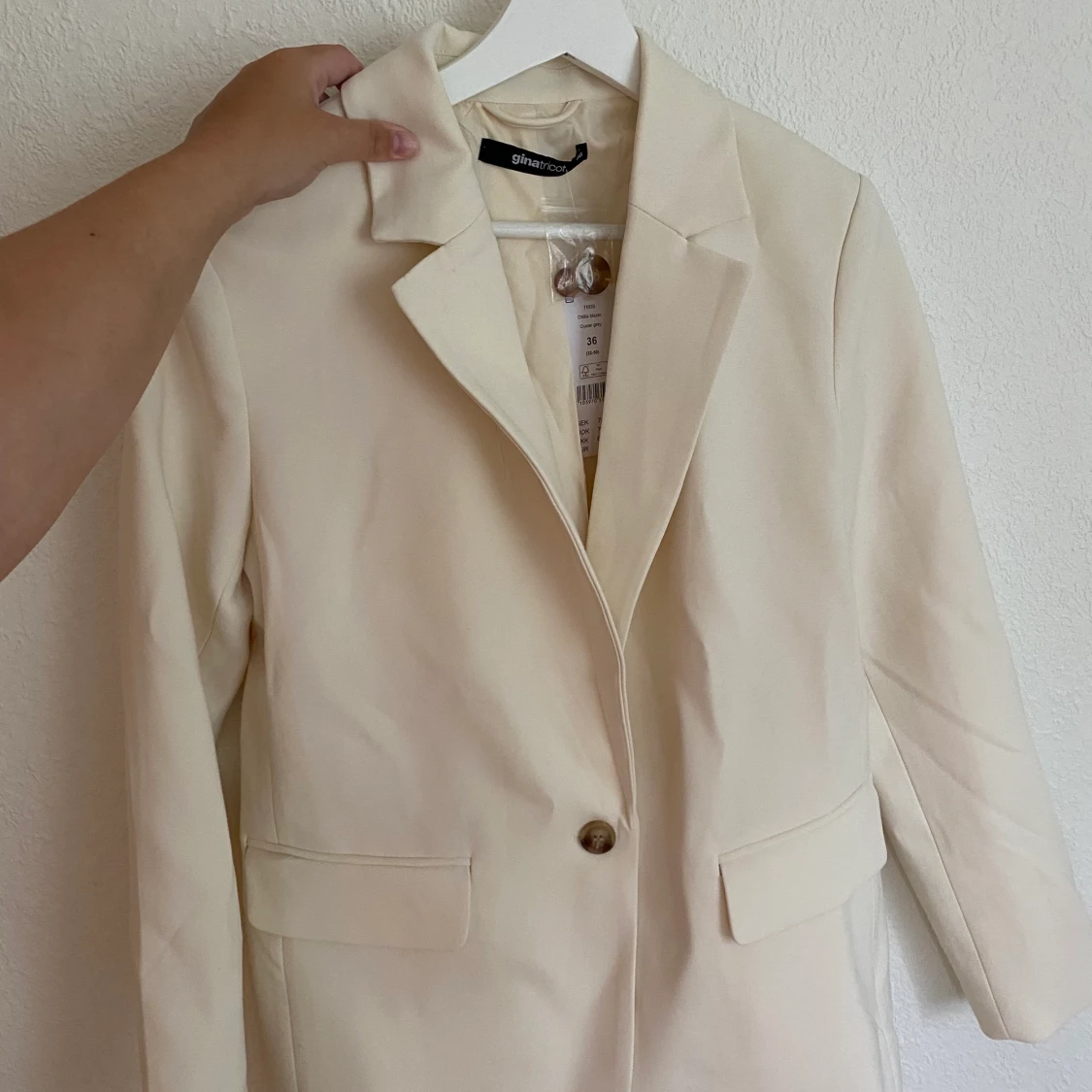 Beige blazer från Gina tricot