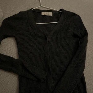Kofta - Grå kofta eller tröja. Bra skick 