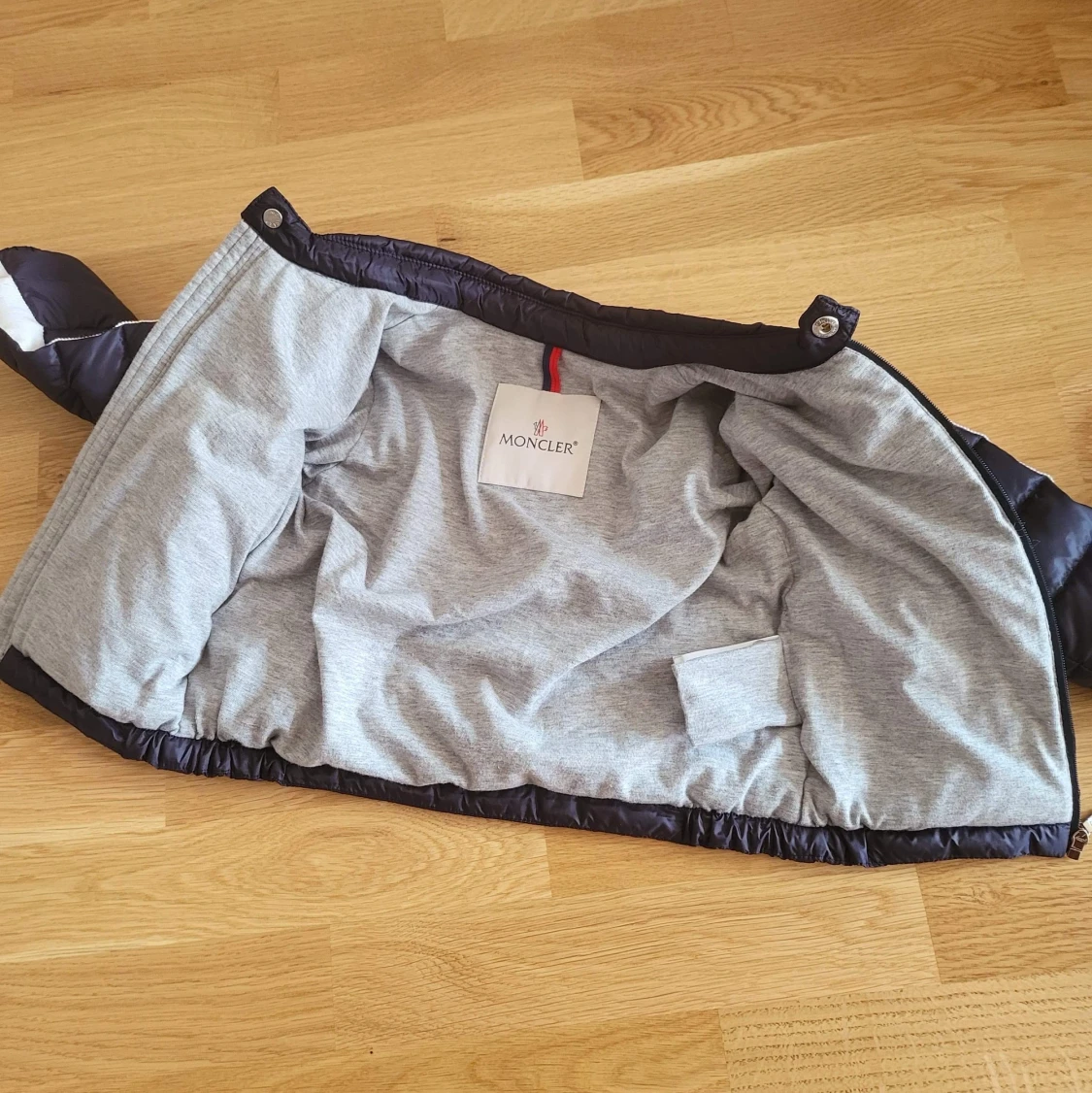 Moncler jacka storlek 92 barn.  - 90