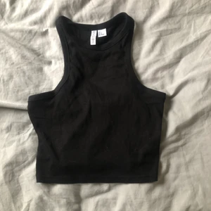 Linne - Svart ribbad linne, endast testat 