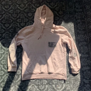 Poetic Collective Hoodie - Ljusrosa Poetic Hoodie Nypris 900kr Storlek M Frakt ingår☺️  