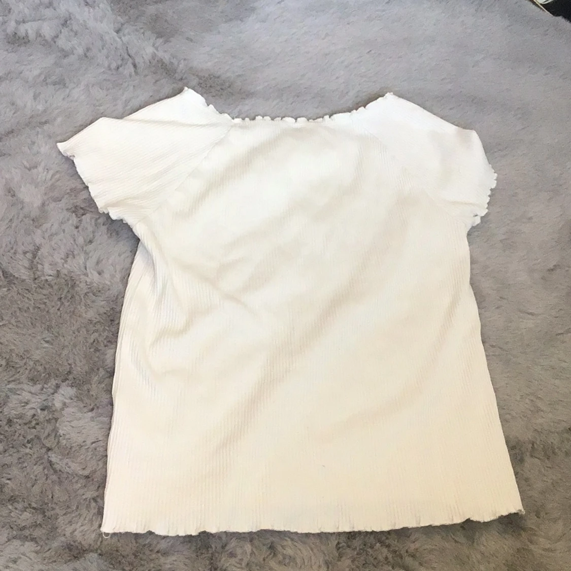 Vanlig T-shirt med ribbat mönster Lindex 158/164 i storleken.  - 90