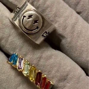 Ringar  - Säljer dessa två ringar en för 100 eller båda för 150kr 🫶🏼 kontakta för frågor och fler bilder 