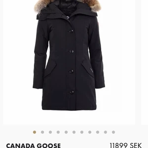 Canada jacka  - Canada goose jacka  Svart - rossclair parka  Storlek - xs! Tillhörande päls (aldrig använt pälsen) 