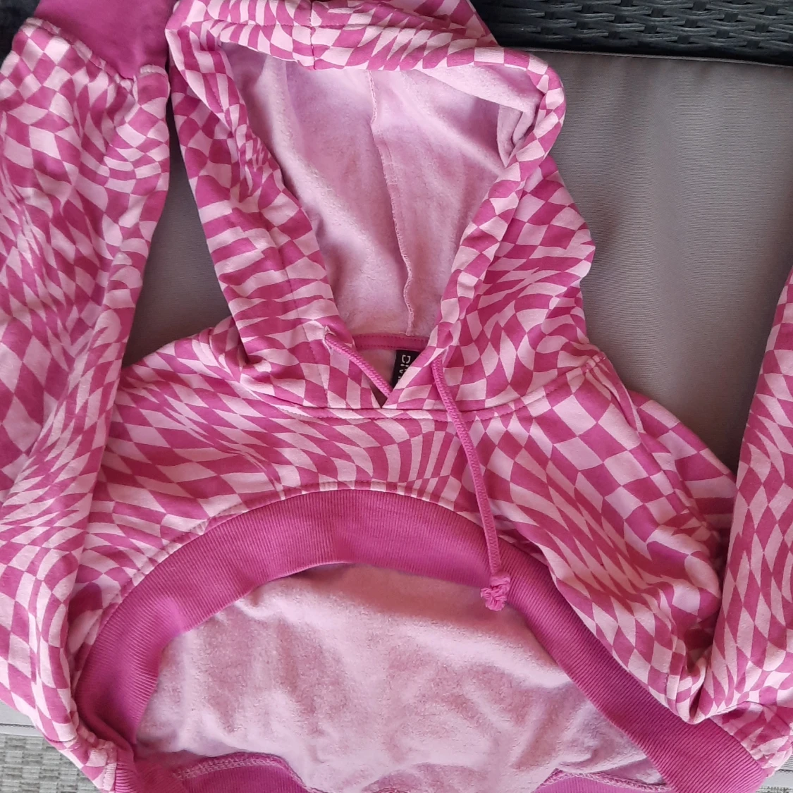 Lila chackrutig tröja