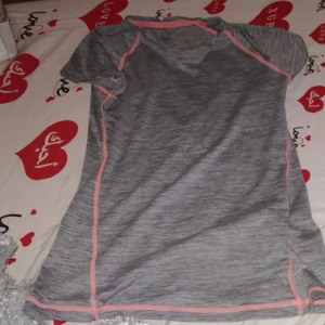 Xs - En T-shirt aldrig använd 